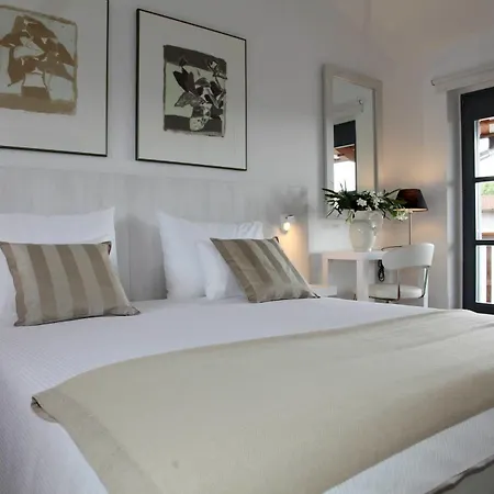 Hotel Dvor And